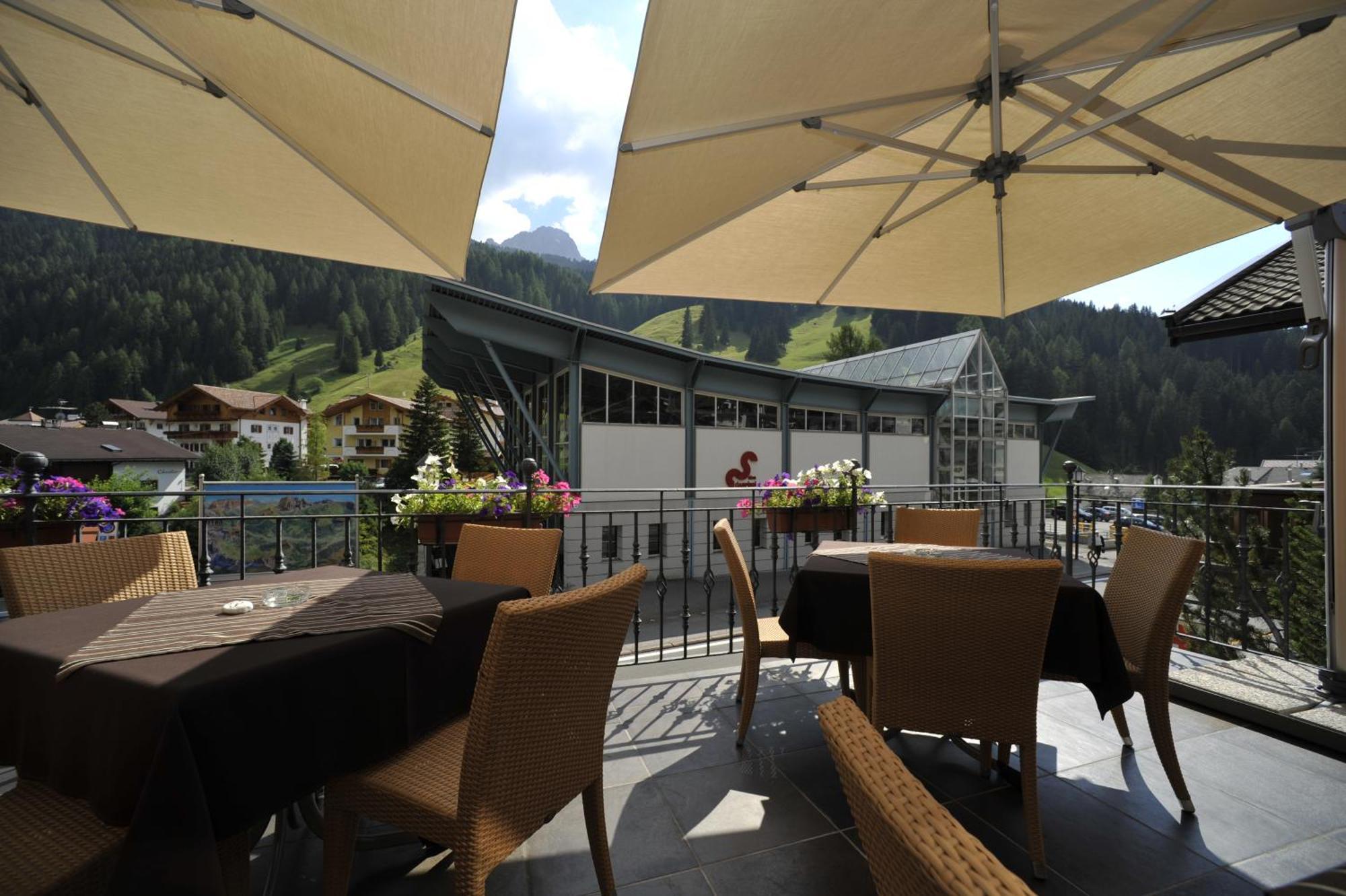 Hotel Europa Dolomites Wolkenstein in Gröden Exterior foto